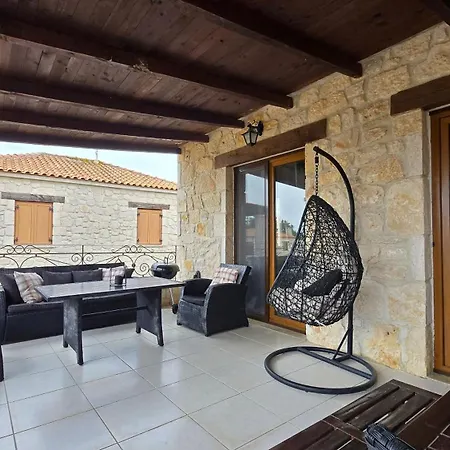 To Petrino, Stylish Stone House, Elani