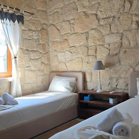 To Petrino, Stylish Stone House, Elani