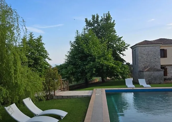Apartmán To Petrino, Stylish Stone House, Elani Siviri