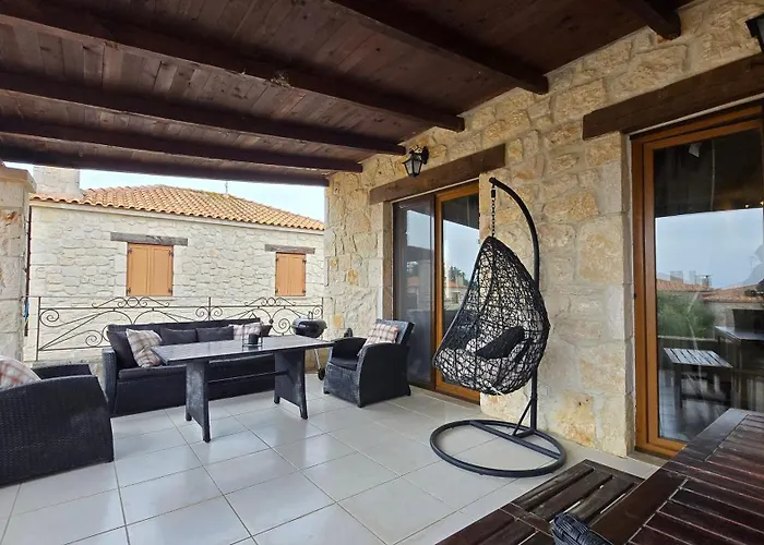 To Petrino, Stylish Stone House, Elani